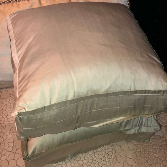 Silk Pillow - Picture 4 of 4